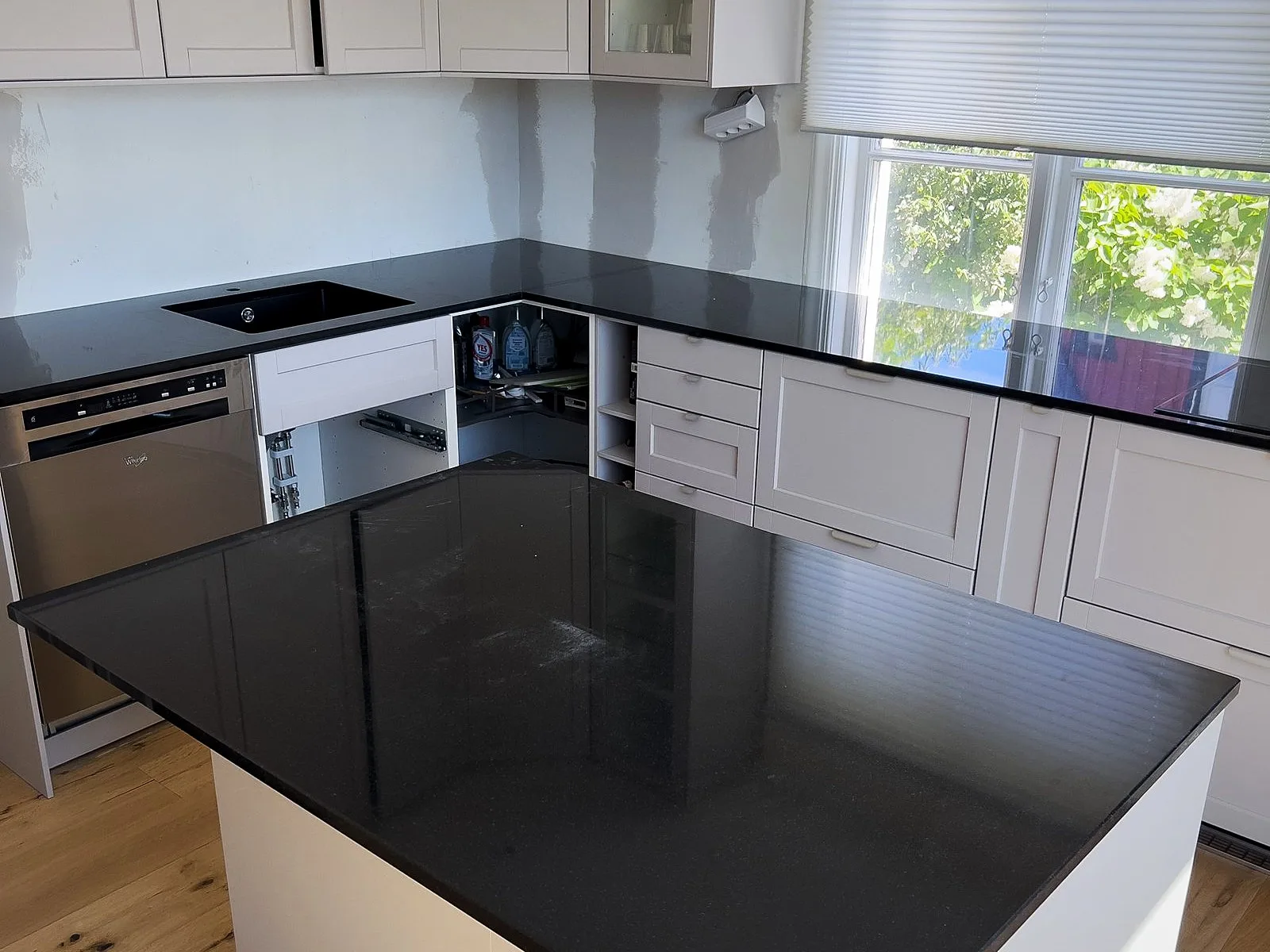 Nero Assoluto granite kitchen island, installed by Stoneks